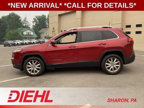 Used 2017 Jeep Cherokee Limited AWD/4WD image 4
