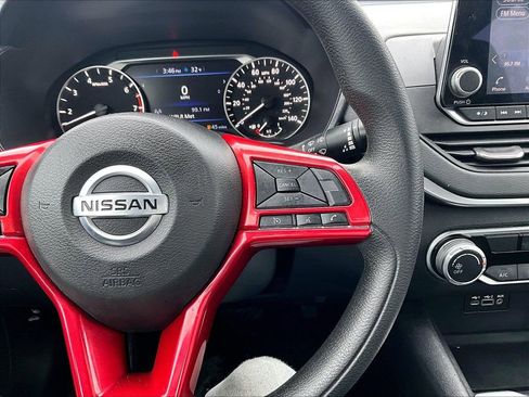 Used 2022 Nissan Altima 2.5 SV image 14