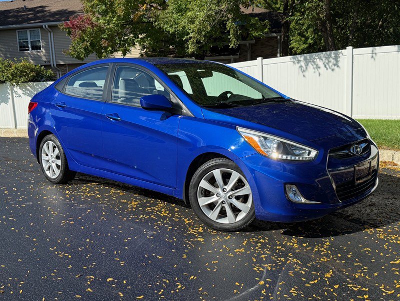 Used 2014 Hyundai Accent GLS w/ Option Group 2 FWD image 2