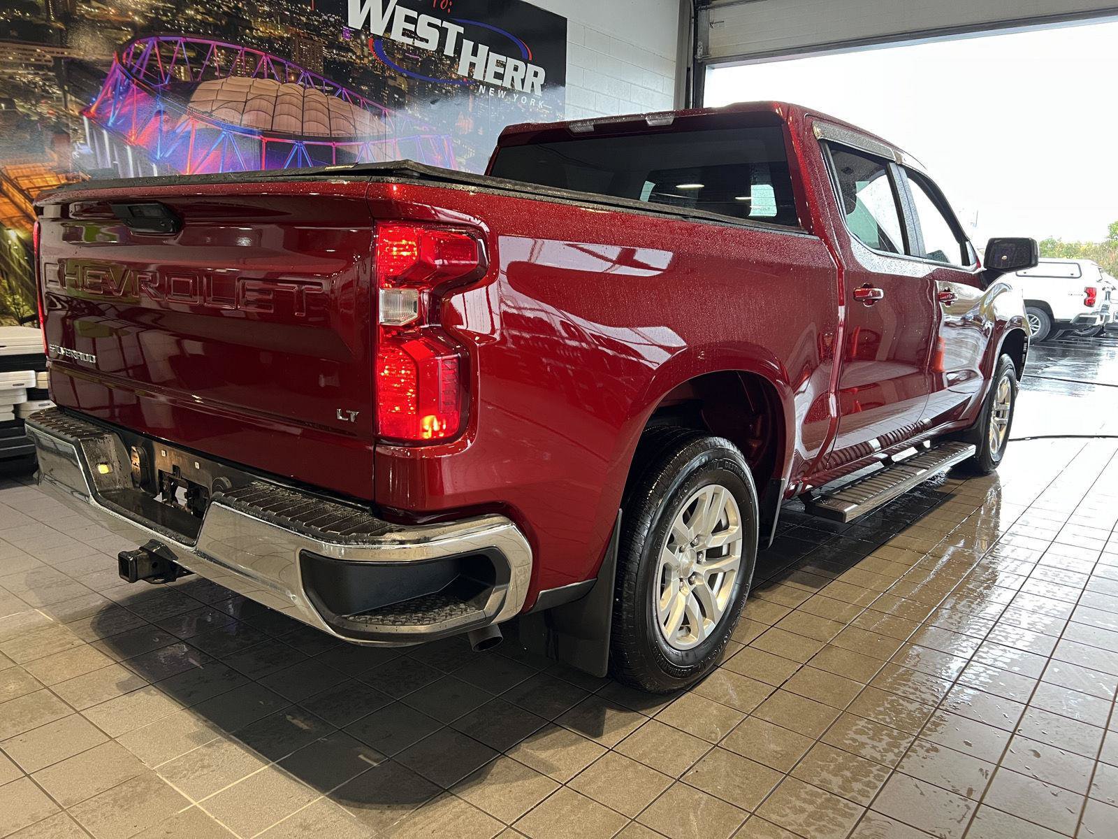 Used 2021 Chevrolet Silverado 1500 LT AWD/4WD image 9