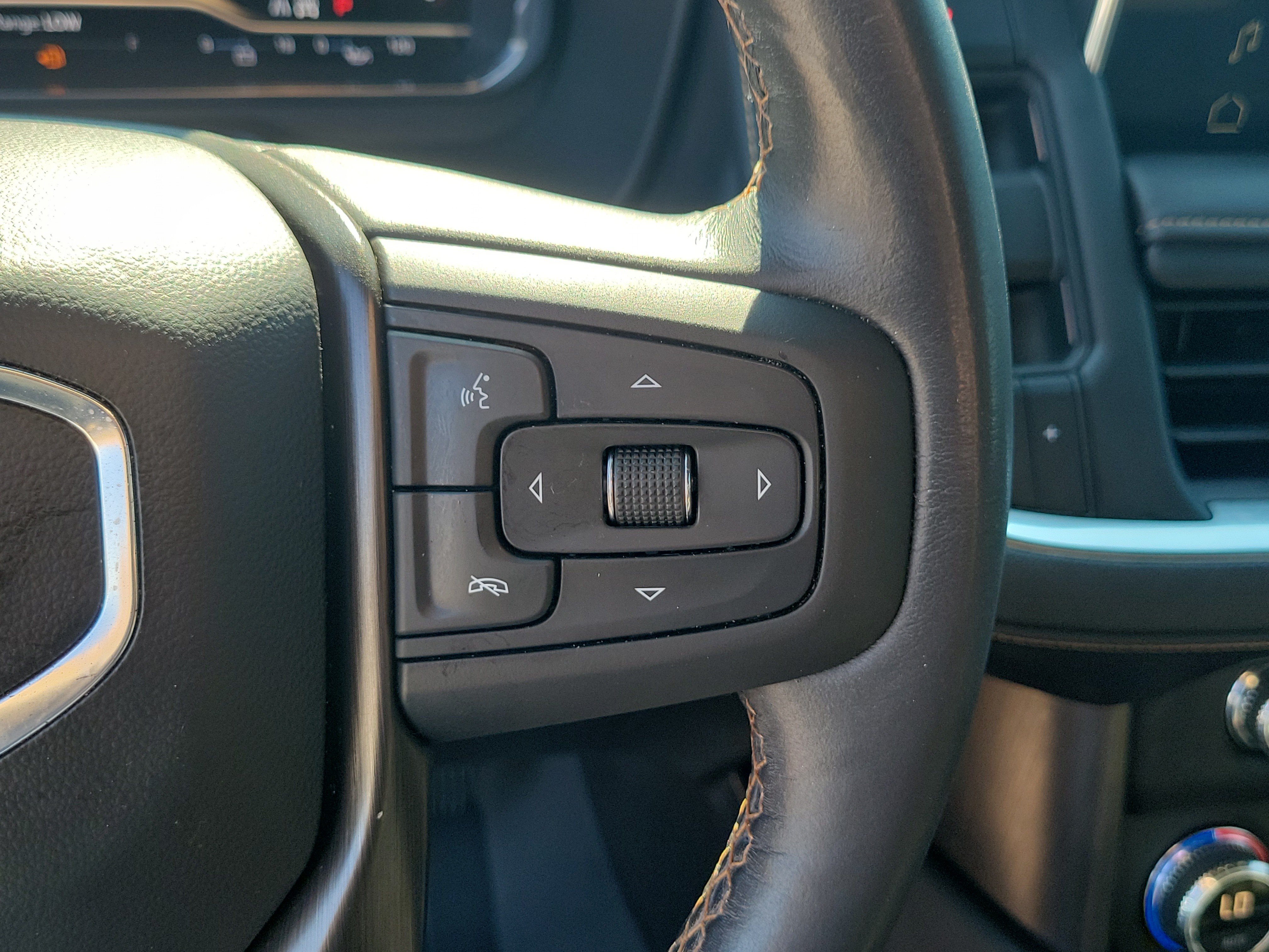 Used 2022 GMC Yukon AT4 w/ AT4 Premium Package AWD/4WD image 24
