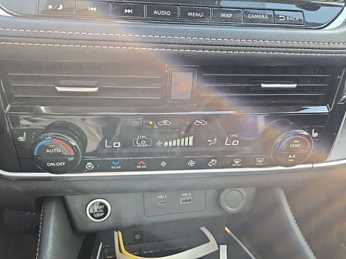 Used 2021 Nissan Rogue Platinum AWD/4WD image 13