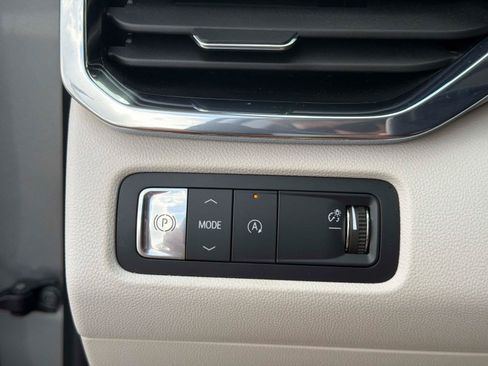 Used 2025 GMC Acadia Denali w/ Super Cruise Package FWD image 30