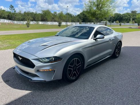 Used 2019 Ford Mustang Coupe RWD image 3