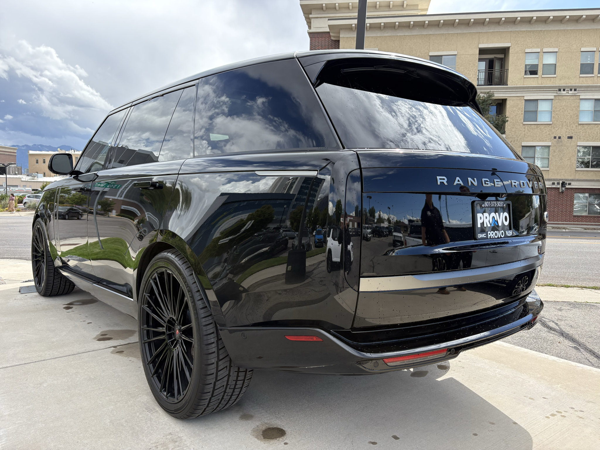 Used 2023 Land Rover Range Rover Long Wheelbase SE AWD/4WD image 12