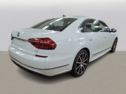 Used 2017 Volkswagen Passat 1.8T R-Line FWD image 4