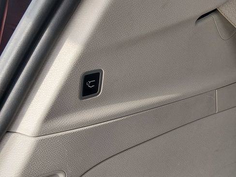 Used 2022 Chrysler Voyager LX FWD image 15