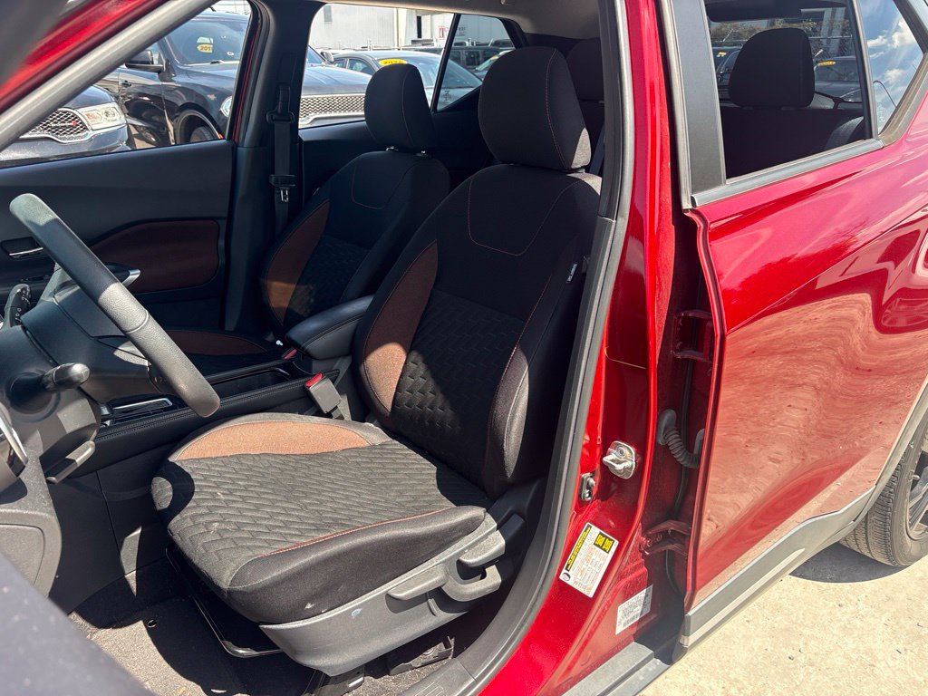 Used 2023 Nissan Kicks SR FWD image 9