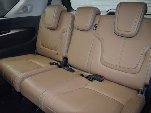 Certified 2025 INFINITI QX80 Sensory image 17