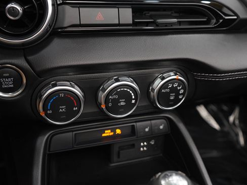 Used 2022 MAZDA MX-5 Miata Grand Touring w/ Appearance Package RWD image 18