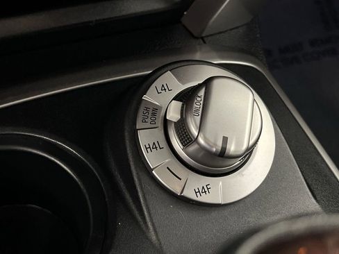 Used 2014 Toyota 4Runner Limited image 32