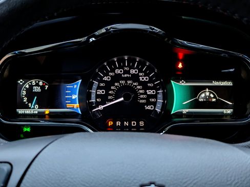 Used 2018 Lincoln MKT AWD image 22