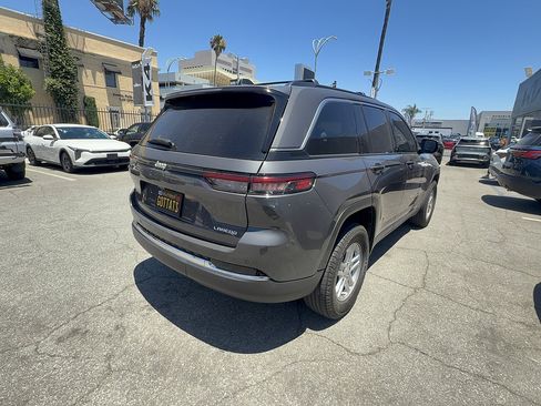 Used 2025 Jeep Grand Cherokee Laredo RWD image 6