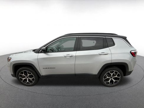 Used 2025 Jeep Compass Limited image 4