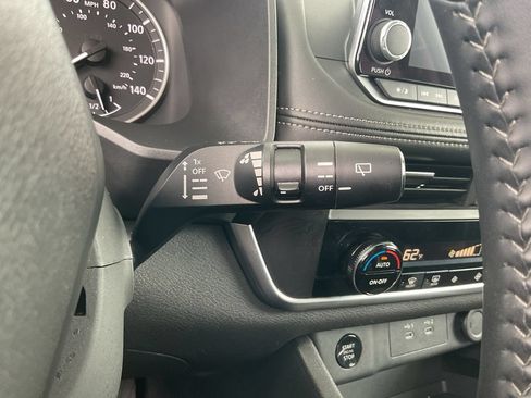 Used 2025 Nissan Rogue SV FWD image 32