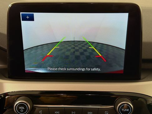 Used 2022 Ford Escape SE w/ SE Sport Appearance Package image 17