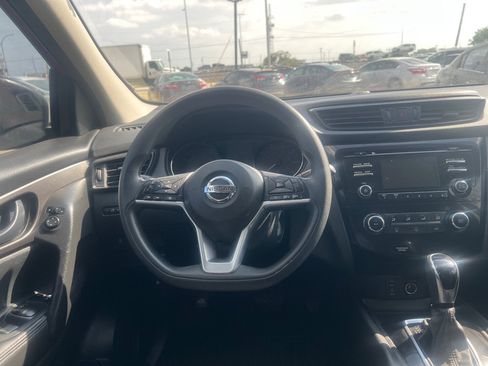 Used 2017 Nissan Rogue Sport S w/ S Appearance Package FWD image 17