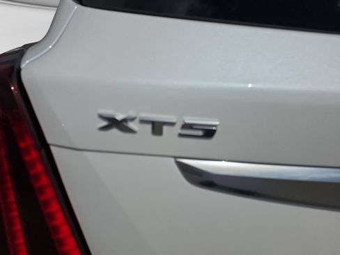 Used 2024 Cadillac XT5 Premium Luxury w/ Technology Package AWD/4WD image 11