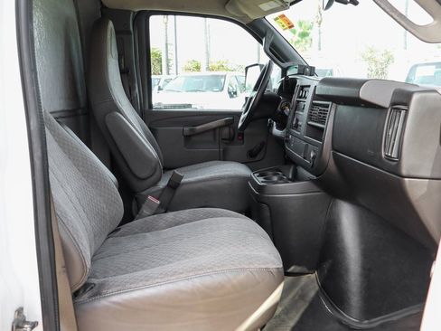 Used 2016 Chevrolet Express 4500 w/ Chrome Appearance Package image 25