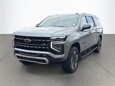 Used 2025 Chevrolet Suburban Z71 AWD/4WD image 8