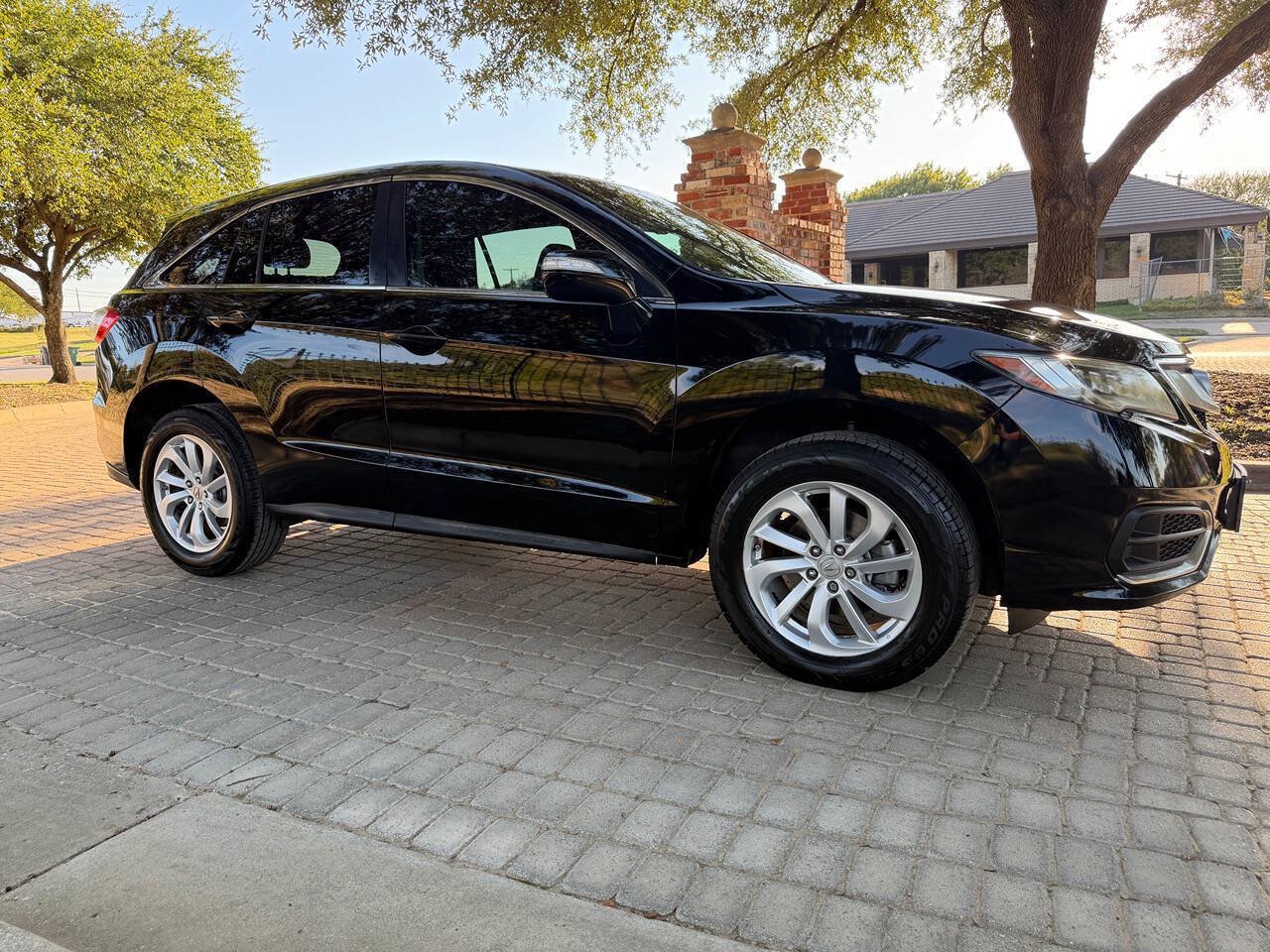 Used 2017 Acura RDX w/ Technology Package FWD image 2