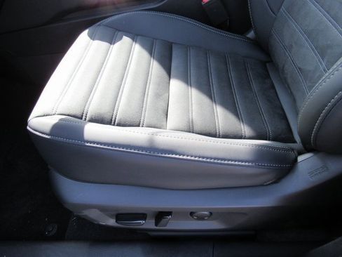 New 2025 Mitsubishi Outlander SE image 12