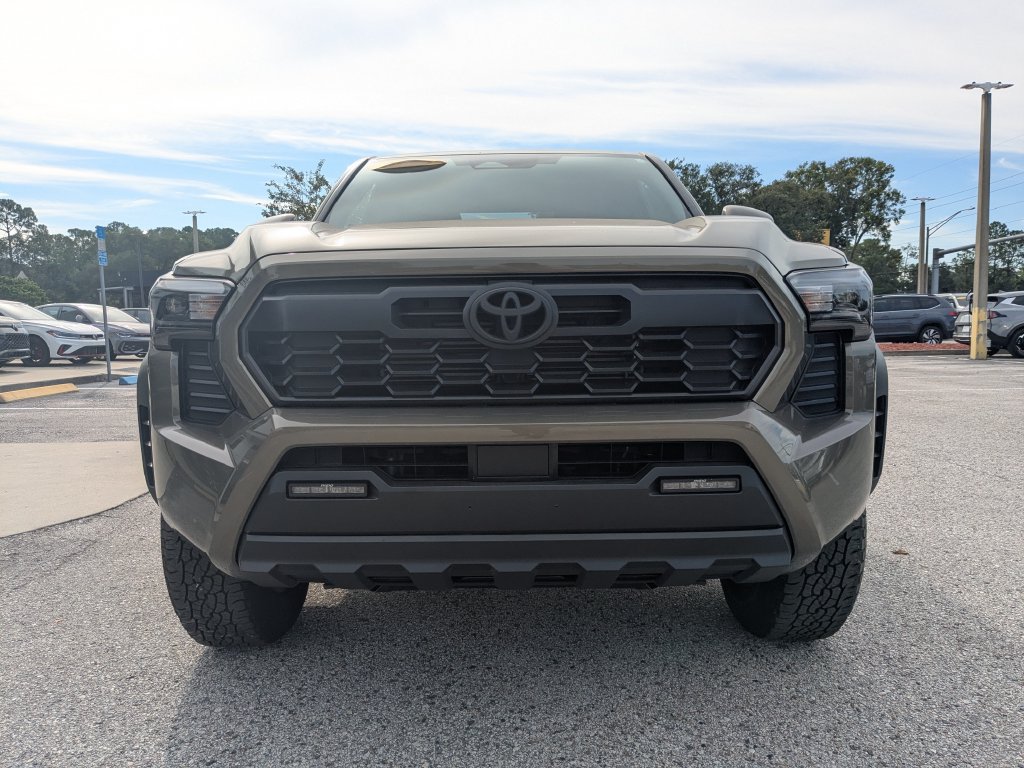 Used 2025 Toyota Tacoma TRD Off-Road AWD/4WD image 9