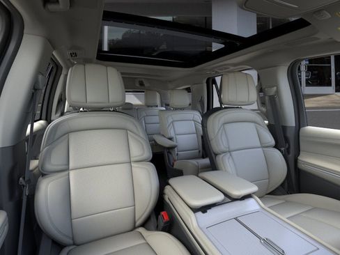 New 2026 Lincoln Navigator Reserve AWD/4WD image 10