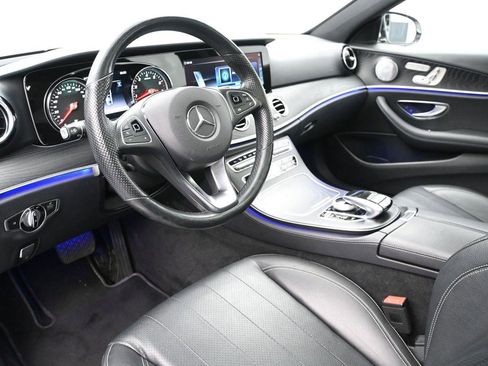 Used 2018 Mercedes-Benz E 300 4MATIC image 2