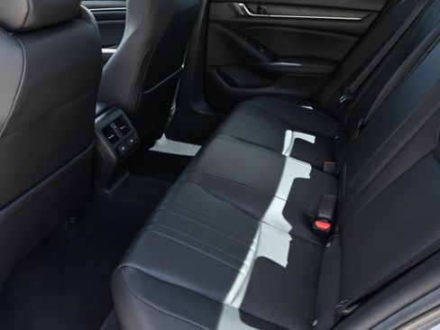 Used 2021 Honda Accord Touring image 13