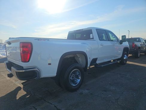 Used 2022 Chevrolet Silverado 3500 LT w/ Convenience Package image 6