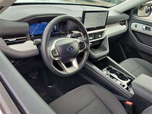Used 2025 Ford Explorer Active image 6