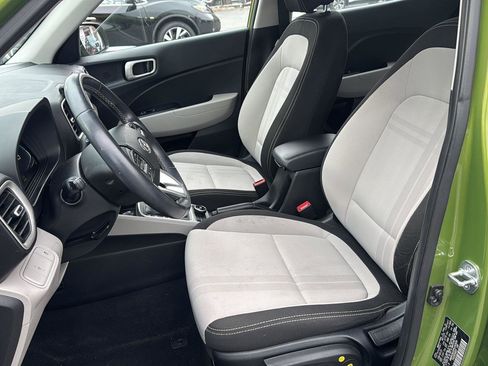 Used 2023 Hyundai Venue SEL w/ Cargo Package image 17