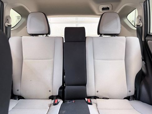 Used 2018 Toyota RAV4 XLE FWD image 14