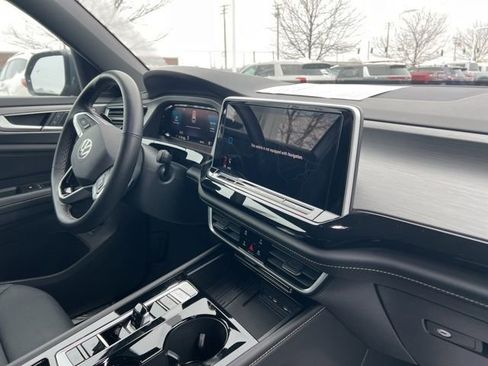 Used 2025 Volkswagen Atlas Cross Sport SE image 33