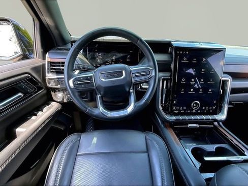 Used 2025 GMC Yukon Denali AWD/4WD image 8