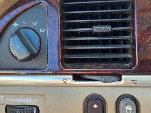 Used 2006 Lincoln Town Car Signature image 15