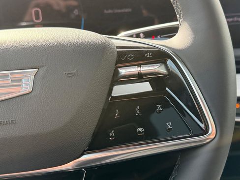 New 2026 Cadillac Optiq Luxury 1 image 21