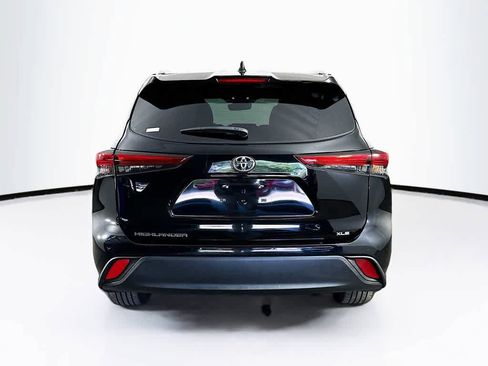 Used 2023 Toyota Highlander XLE image 5