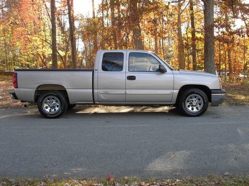 Used 2005 Chevrolet Silverado 1500 LS image 9