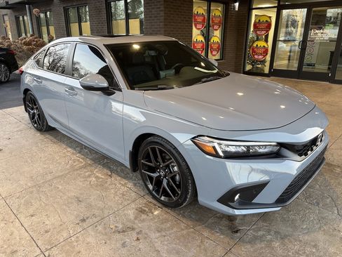 Used 2023 Honda Civic Sport Touring image 4