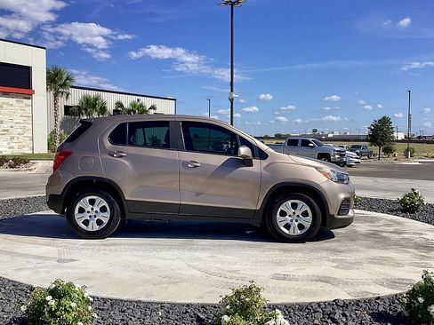 Used 2018 Chevrolet Trax LS image 4