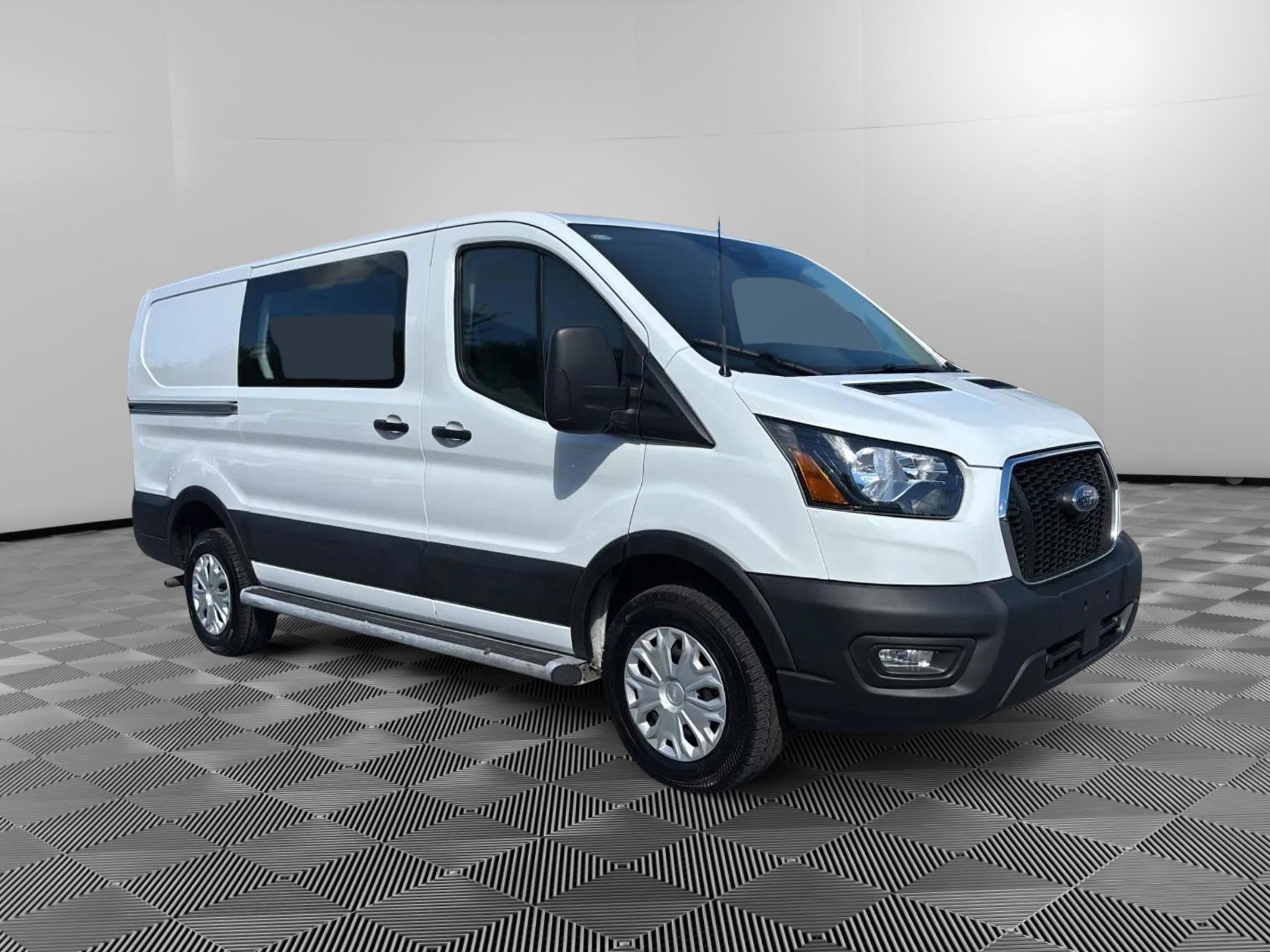 Used 2025 Ford Transit 250 Low Roof w/ Exterior Upgrade Package RWD image 2