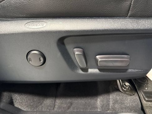 Used 2018 Toyota Tundra Limited AWD/4WD image 32