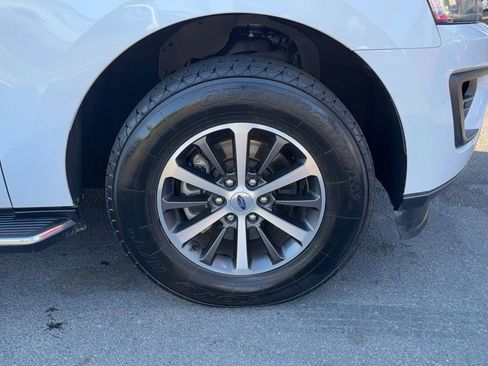 Used 2018 Ford Expedition XLT w/ Equipment Group 202A AWD/4WD image 15