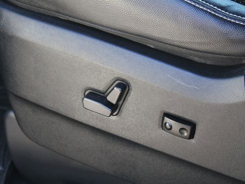 Used 2016 Dodge Grand Caravan SXT image 31