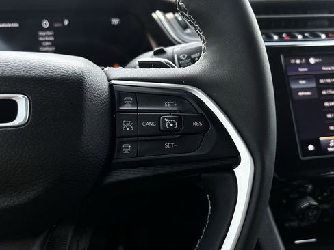 Used 2023 Jeep Grand Cherokee L Laredo RWD image 14