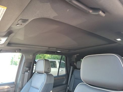 Used 2023 Chevrolet Tahoe Premier AWD/4WD image 10