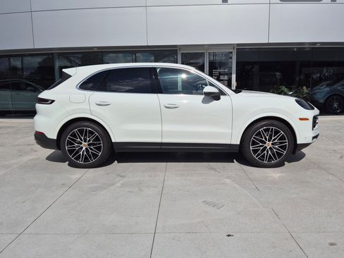 Certified 2025 Porsche Cayenne AWD/4WD image 8