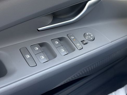 Certified 2025 Hyundai Elantra Sport image 16